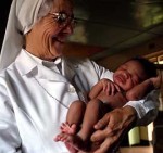 El mandamiento del amor de Dios, da plenitud a los diez mandamientos de la ley de Dios.