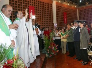 Aprender a celebrar en misa: lo que escuchamos: Por Gregorio Luts