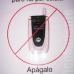 ¡Apaga el celular!, la voz valiente del sacerdote se oye al fin.