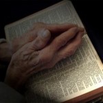 Oremos unidos a nuestro Padre, el Rey de la Gloria, por las necesidades de todo el mundo y de manera muy en especial por todos aquellos que sufren por falta de amor y han pensado en suicidarse y por todos aquellos que nos piden oración.