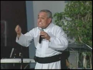 La predicación de la semana: La oración en  familia. Padre Salvador González. Audio mp3