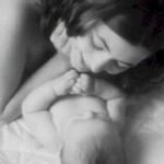 «Hijas de Jerusalen no lloren por mí. Lloren más bien por ustedes mismas y por sus hijos» Lc. 23, 26-27. Oremos por todas las mamás del mundo.