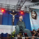 El Papa comenta y pide: Dios nos salve del espíritu mundano que negocia todo.