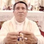 Ministerio de pre-bautismales San Pío X se reúne con su párroco Juan Rodríguez.