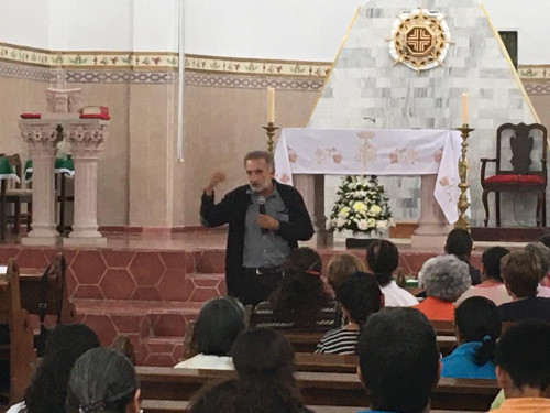 Los signos de los tiempos deben ajustar el discipulado y apostolado en una parroquia. Tema de crecimiento.