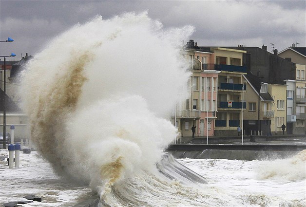 1a lect del libro de Job 38,1.8-11. Domingo 21 de Junio de 2015. DÍA DEL PADRE