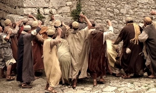 El que este limpio de pecado que arroje la primera piedra.